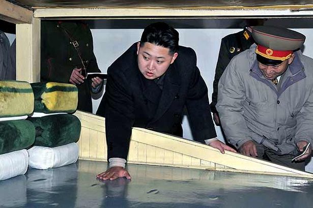 kim-jong-un-inspecting-the-seoul-ryu-kyong-su-105-guard-pic-getty-images-126241984.jpg